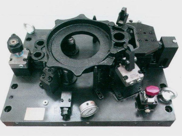 製動器底(di)闆液壓裌具(ju)